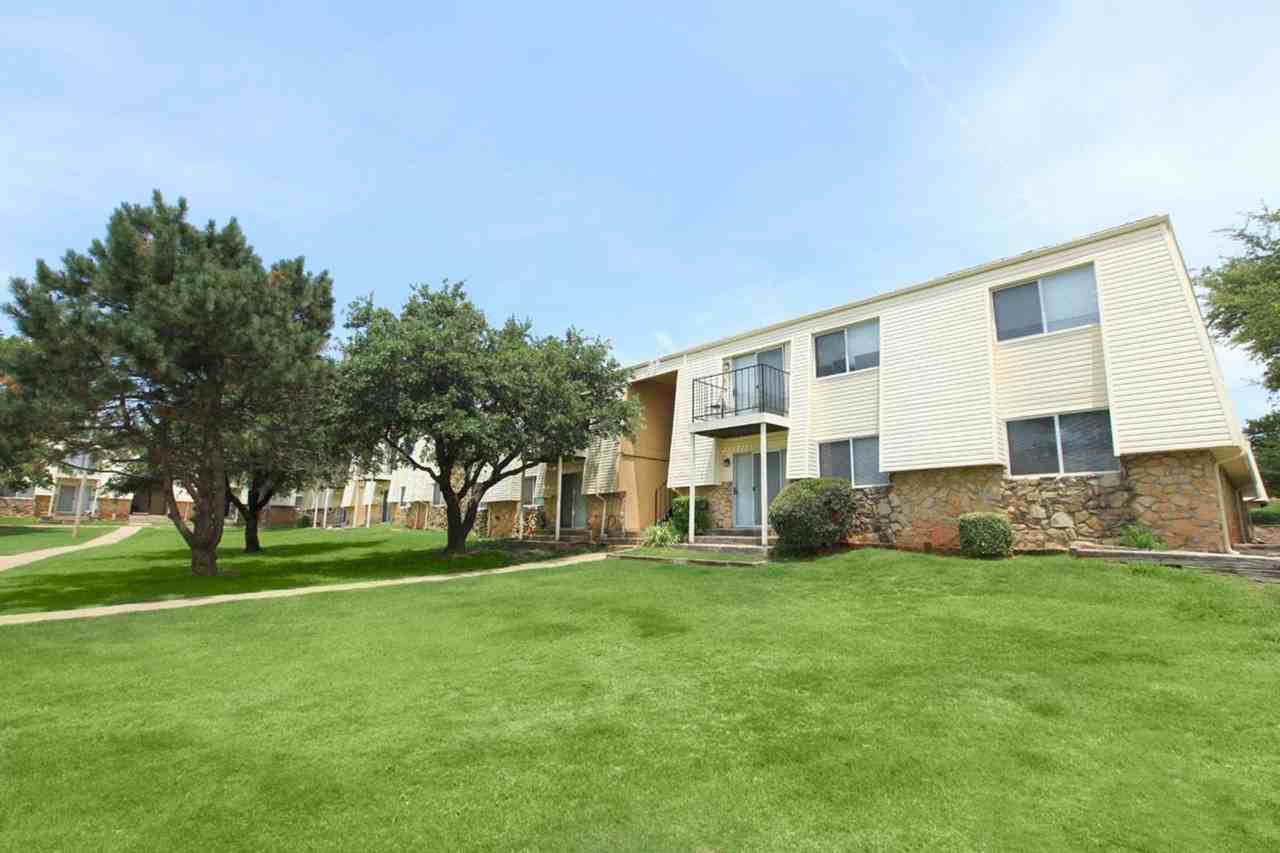 Woodside Village Apartments - Photo 4 of 7