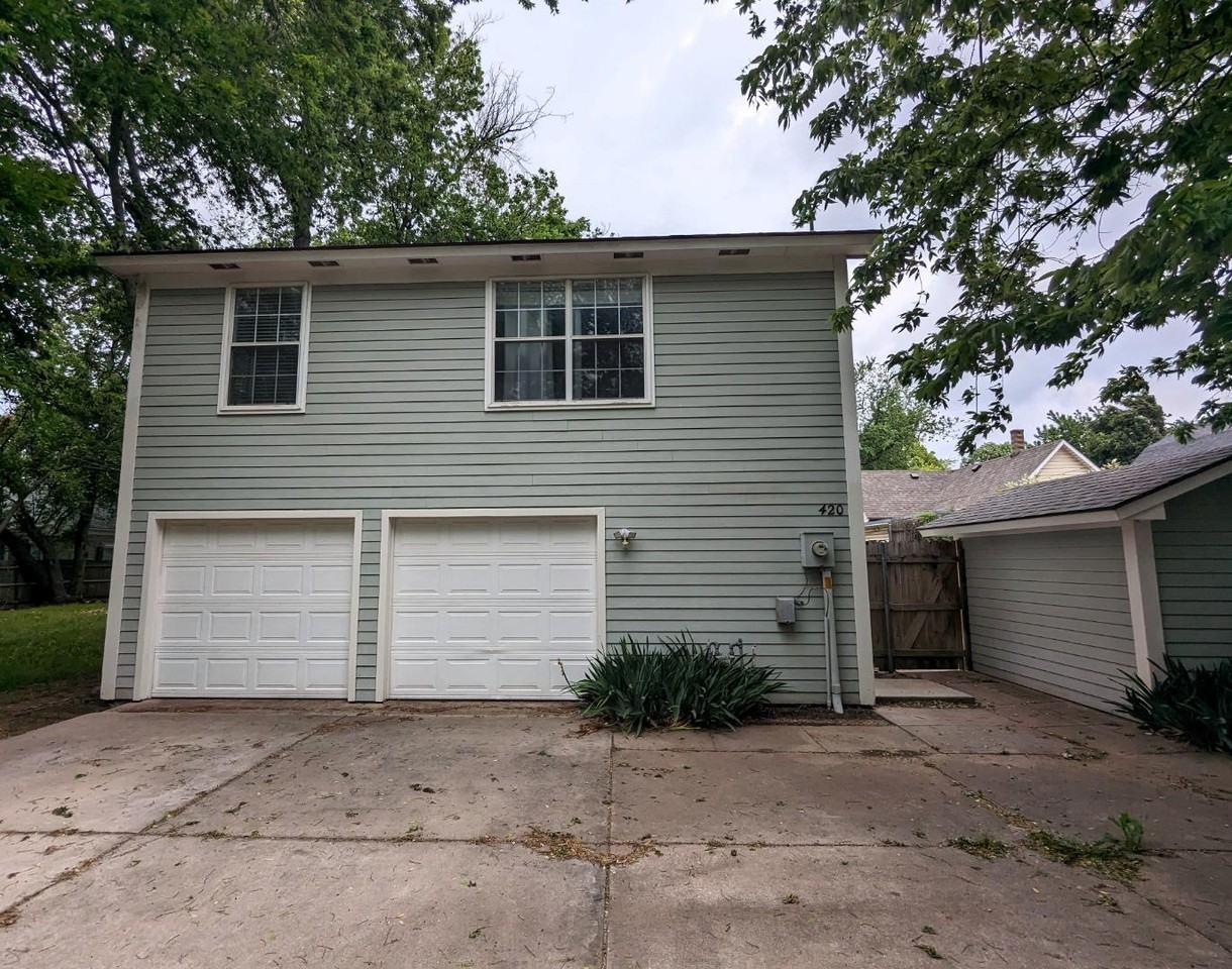 418-420 W Comanche St - Photo 2 of 10