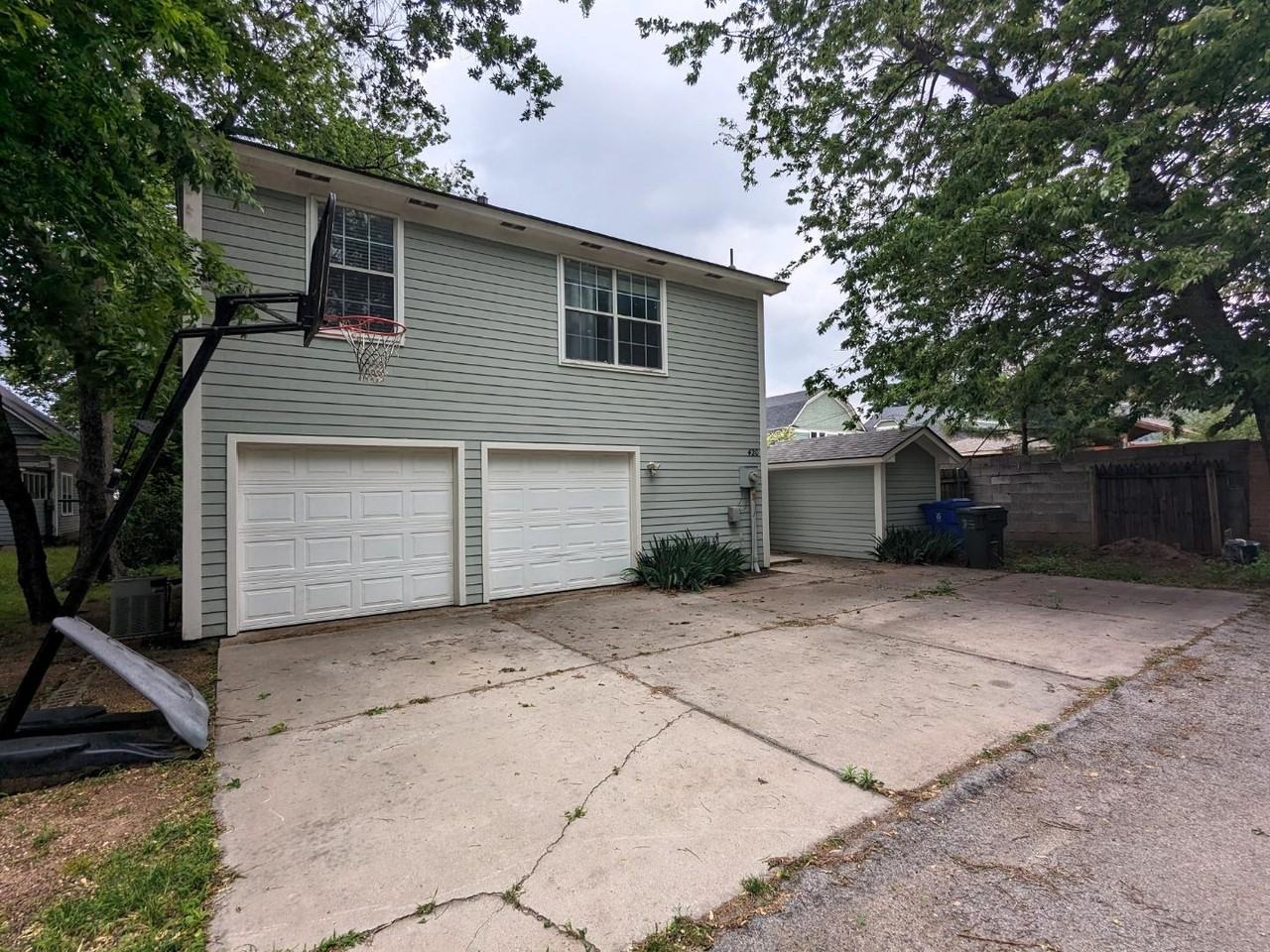 418-420 W Comanche St - Photo 3 of 10