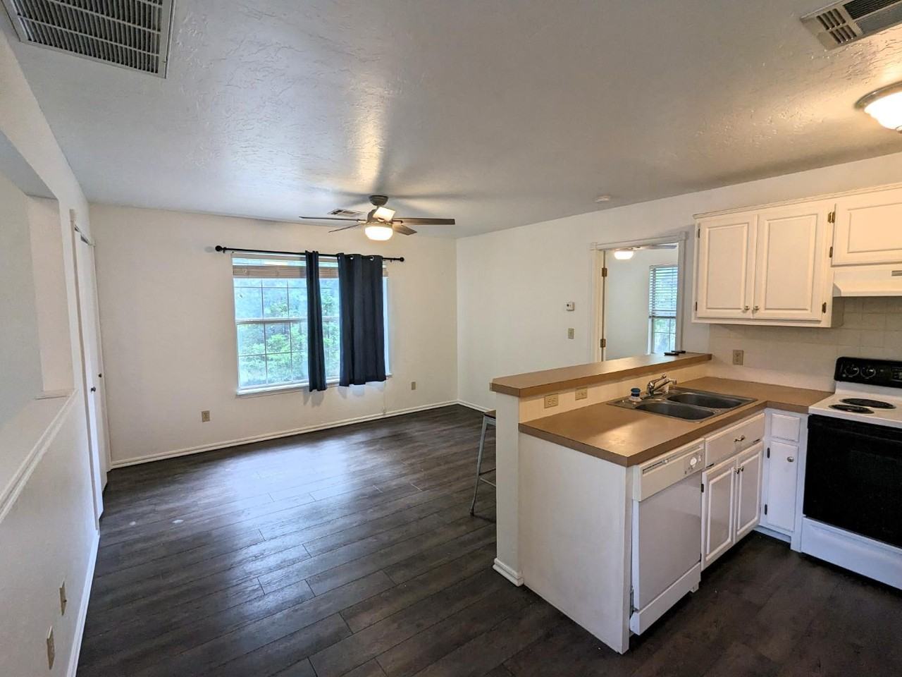 418-420 W Comanche St - Photo 5 of 10