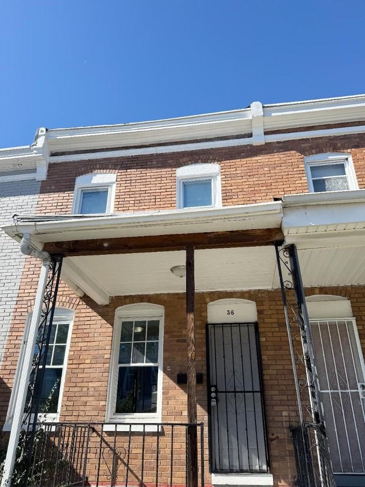 36 N Abington Ave - Photo 2 of 16