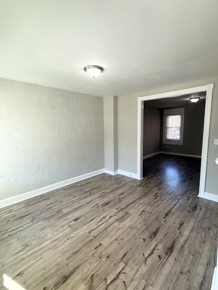 36 N Abington Ave - Photo 3 of 16