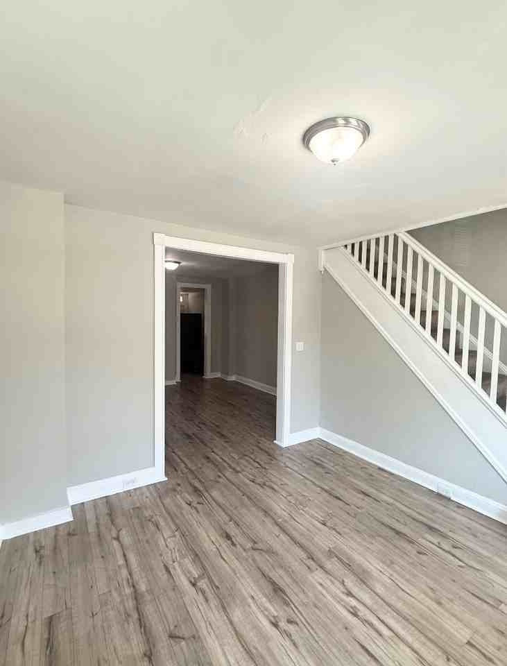 36 N Abington Ave - Photo 5 of 16