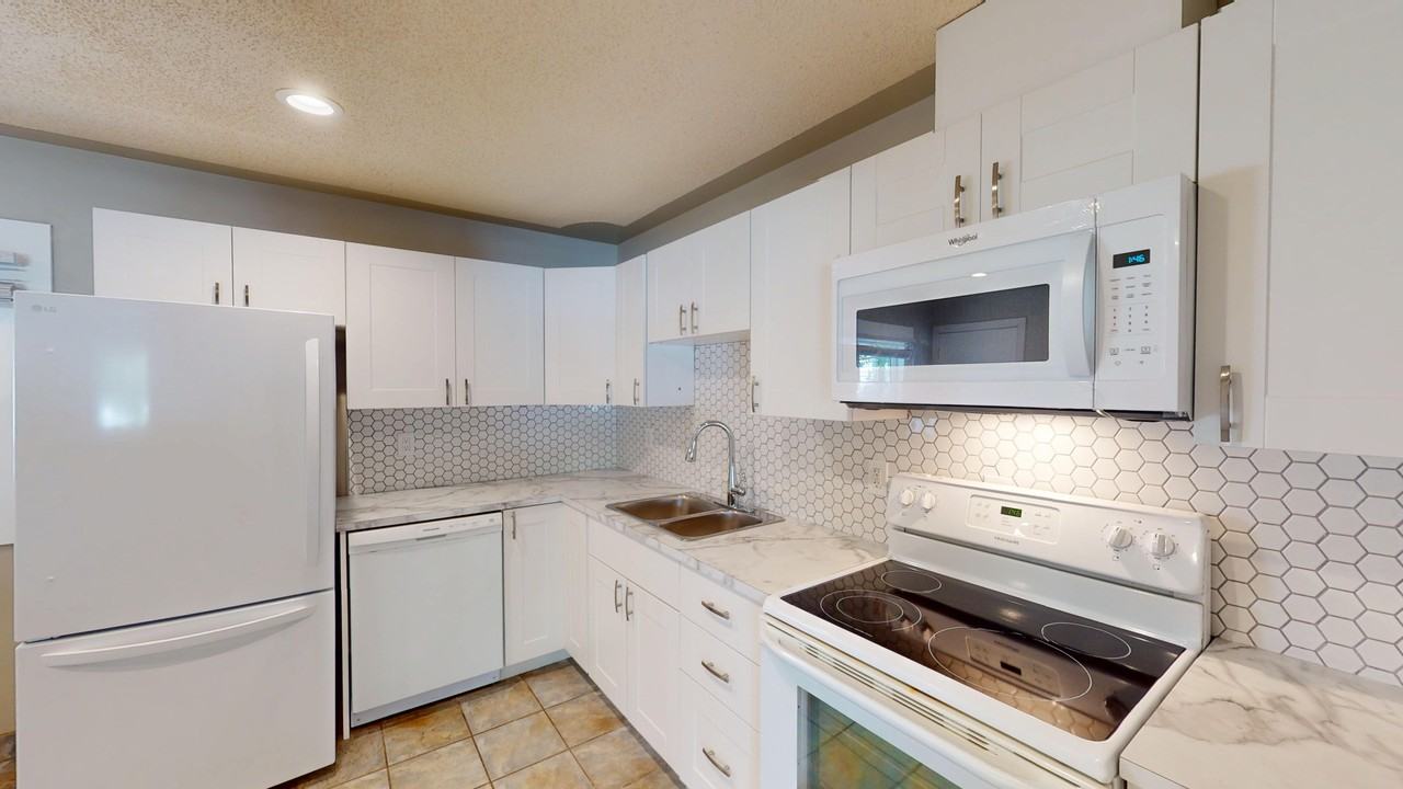 2528 Southwood Dr Se - Photo 2 of 14