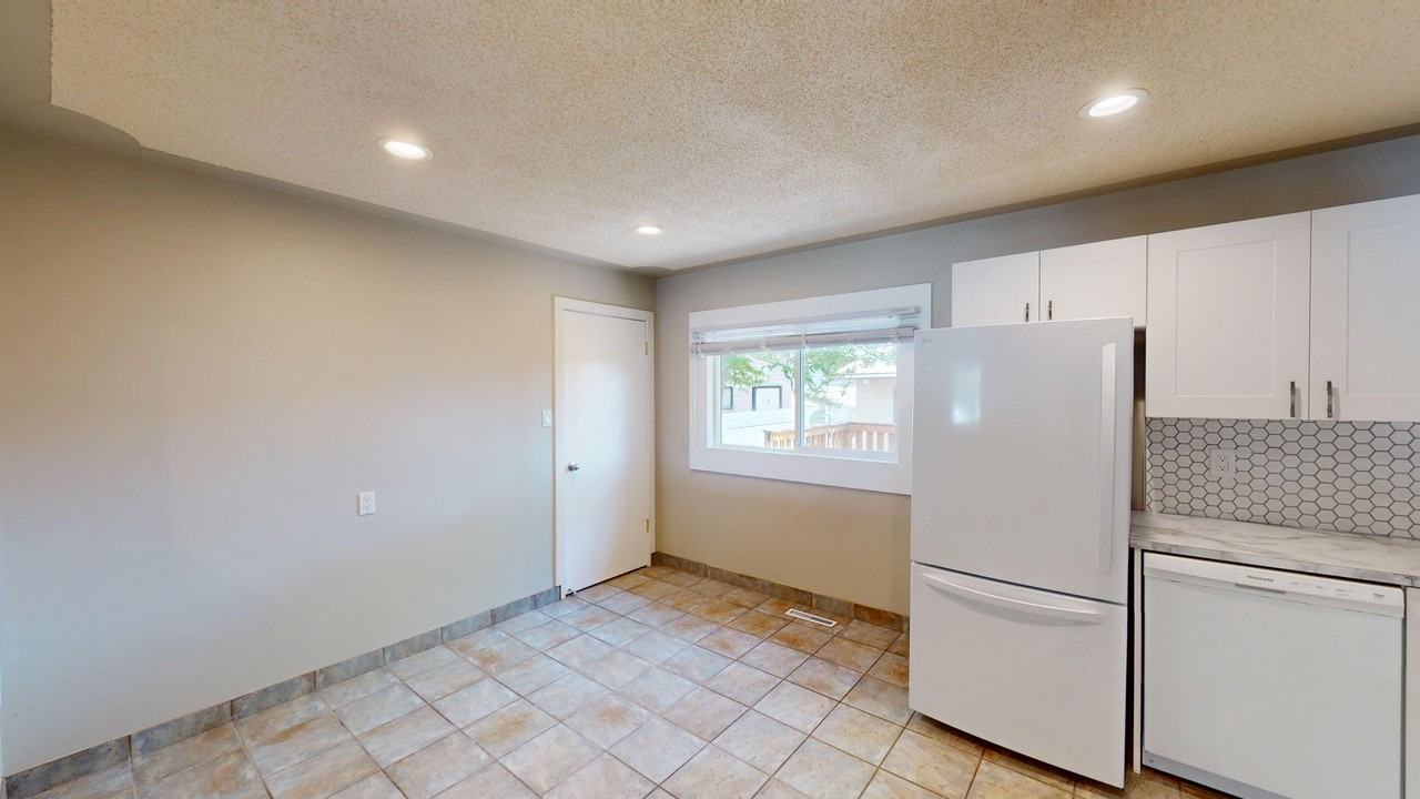 2528 Southwood Dr Se - Photo 3 of 14