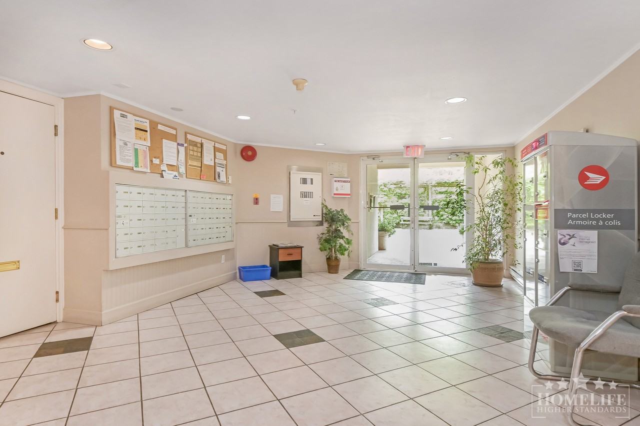 7505 138 St - Photo 3 of 19