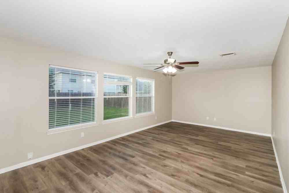 6207 Winter Oak St - Photo 4 of 17
