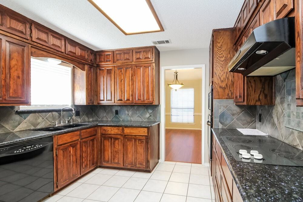 7709 Harmony Dr - Photo 4 of 16