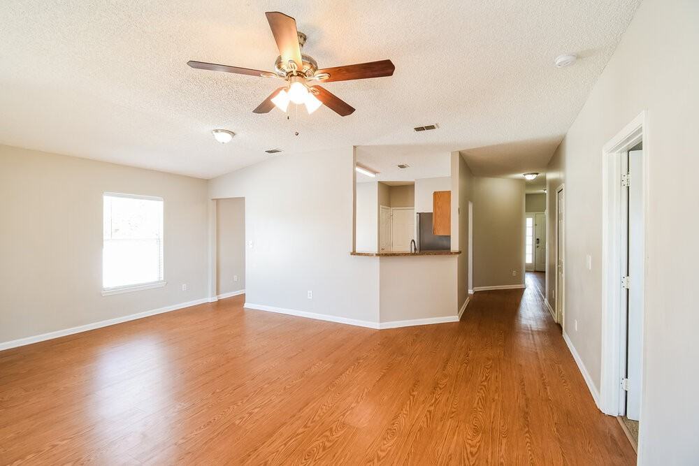 7533 International Village Dr - Photo 4 of 16