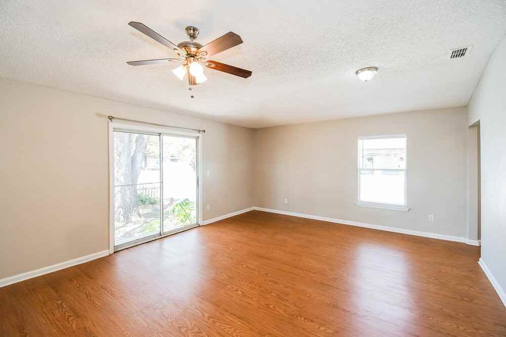 7533 International Village Dr - Photo 5 of 16