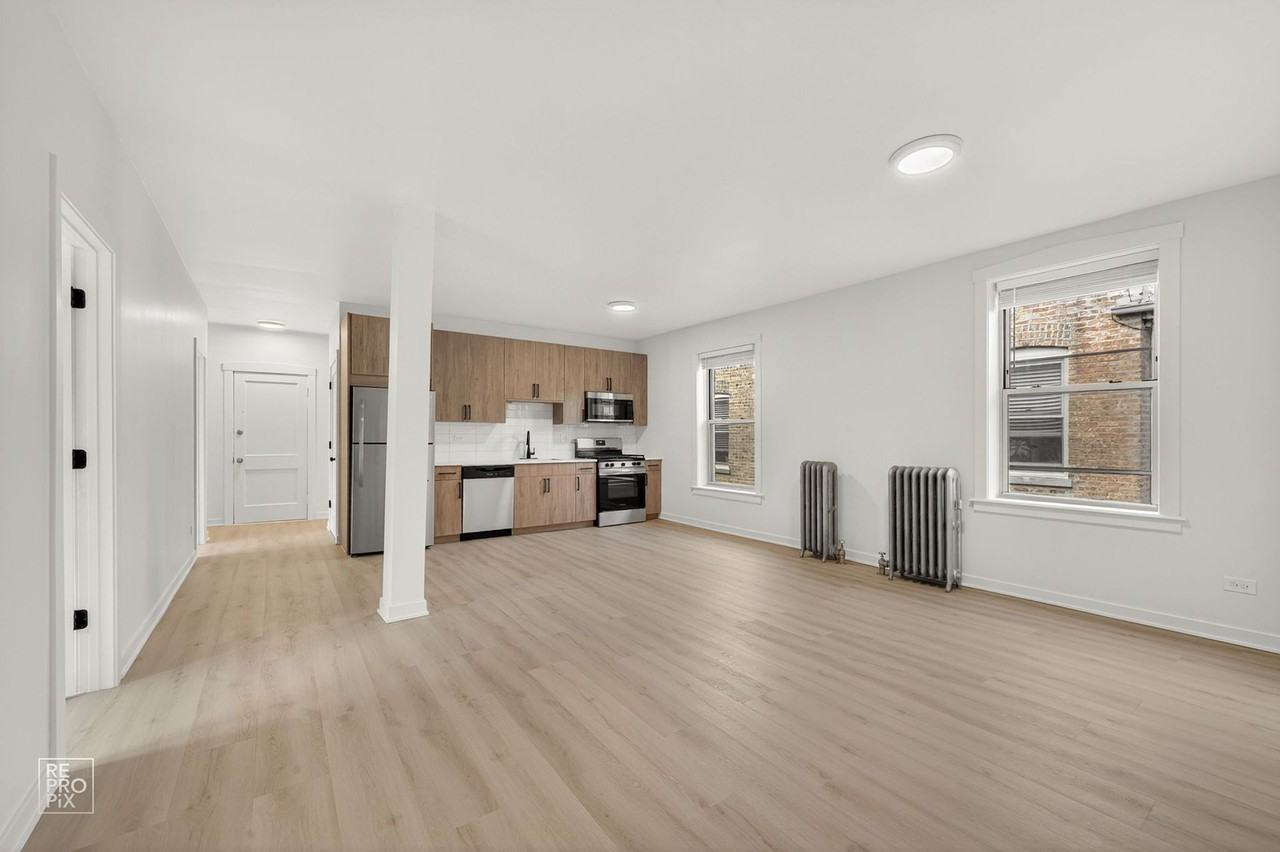 2139 W. Lunt Ave - Photo 2 of 23