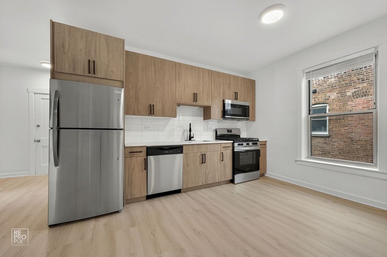2139 W. Lunt Ave - Photo 3 of 23