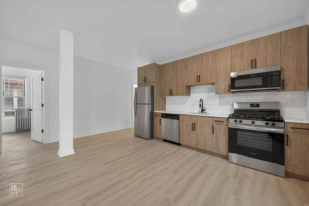 2139 W. Lunt Ave - Photo 4 of 23