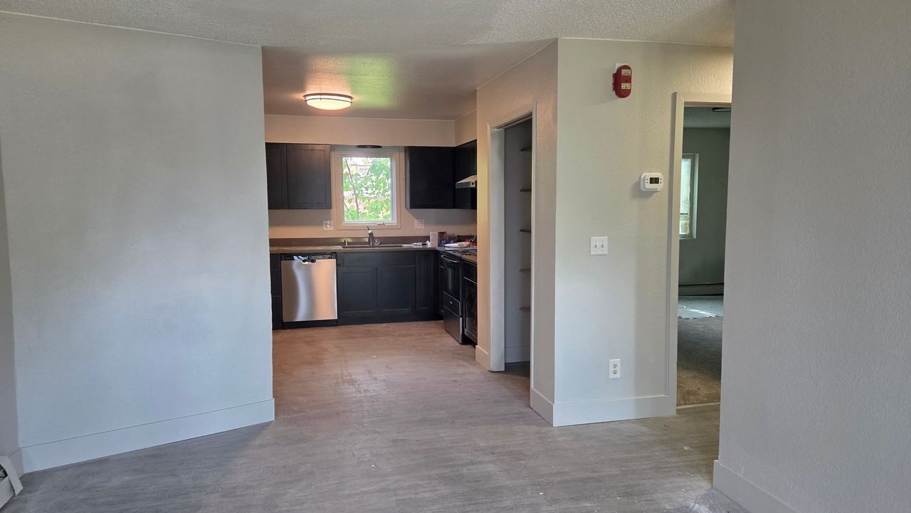 Sandpiper Apartments - Photo 5 of 8