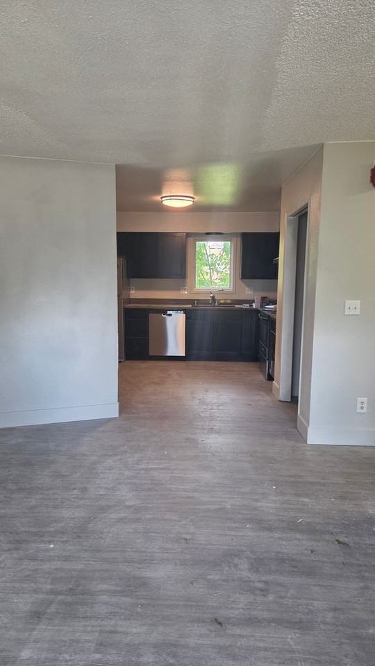 Sandpiper Apartments - Photo 6 of 8
