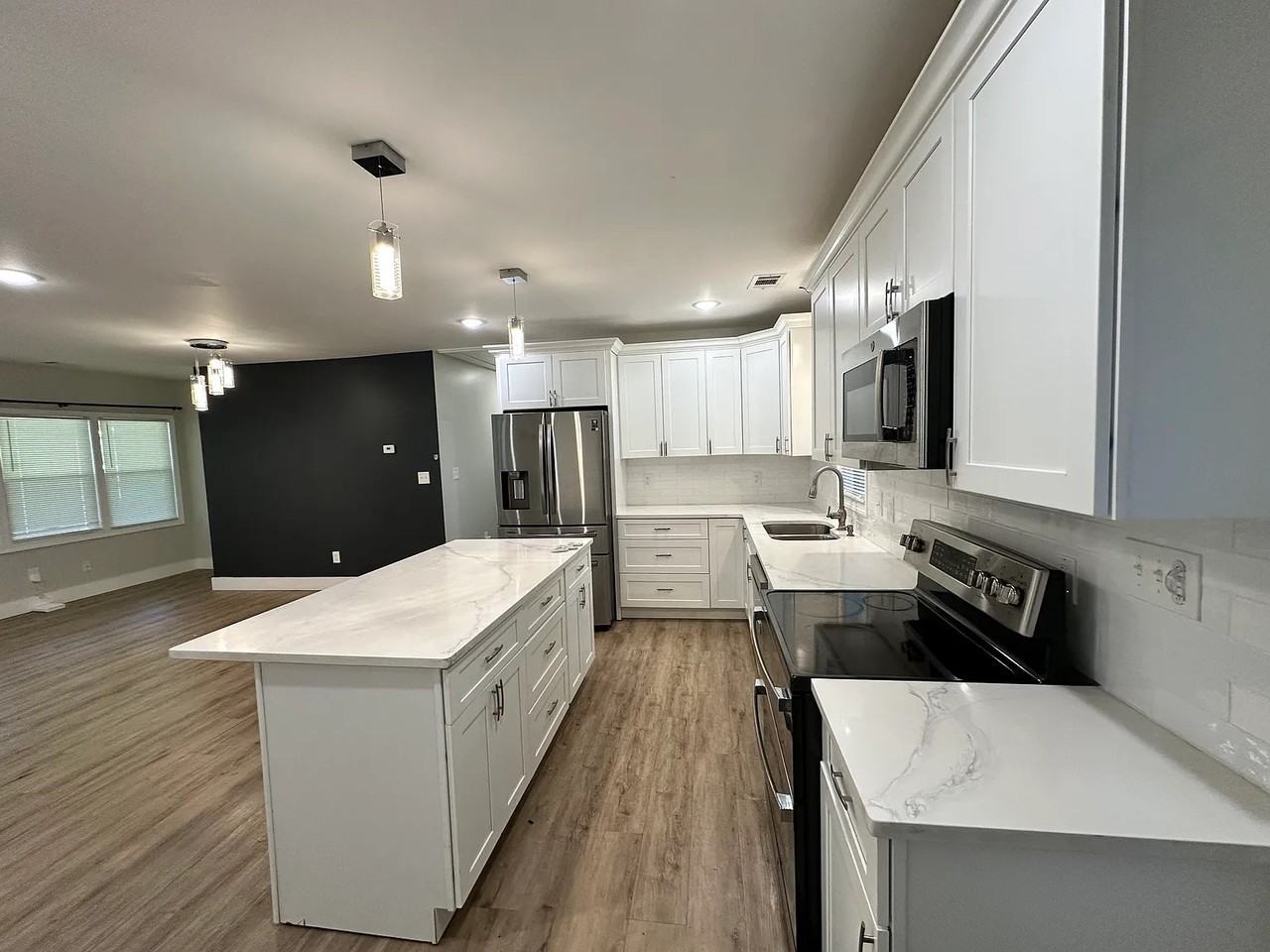 1893 Ridgeland Dr - Photo 2 of 17