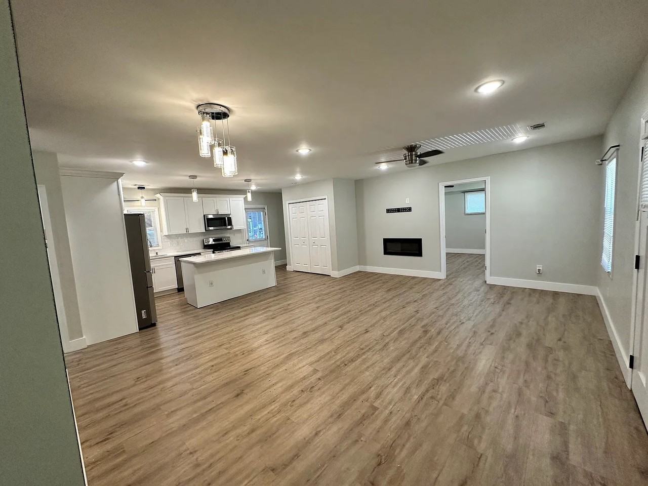 1893 Ridgeland Dr - Photo 4 of 17