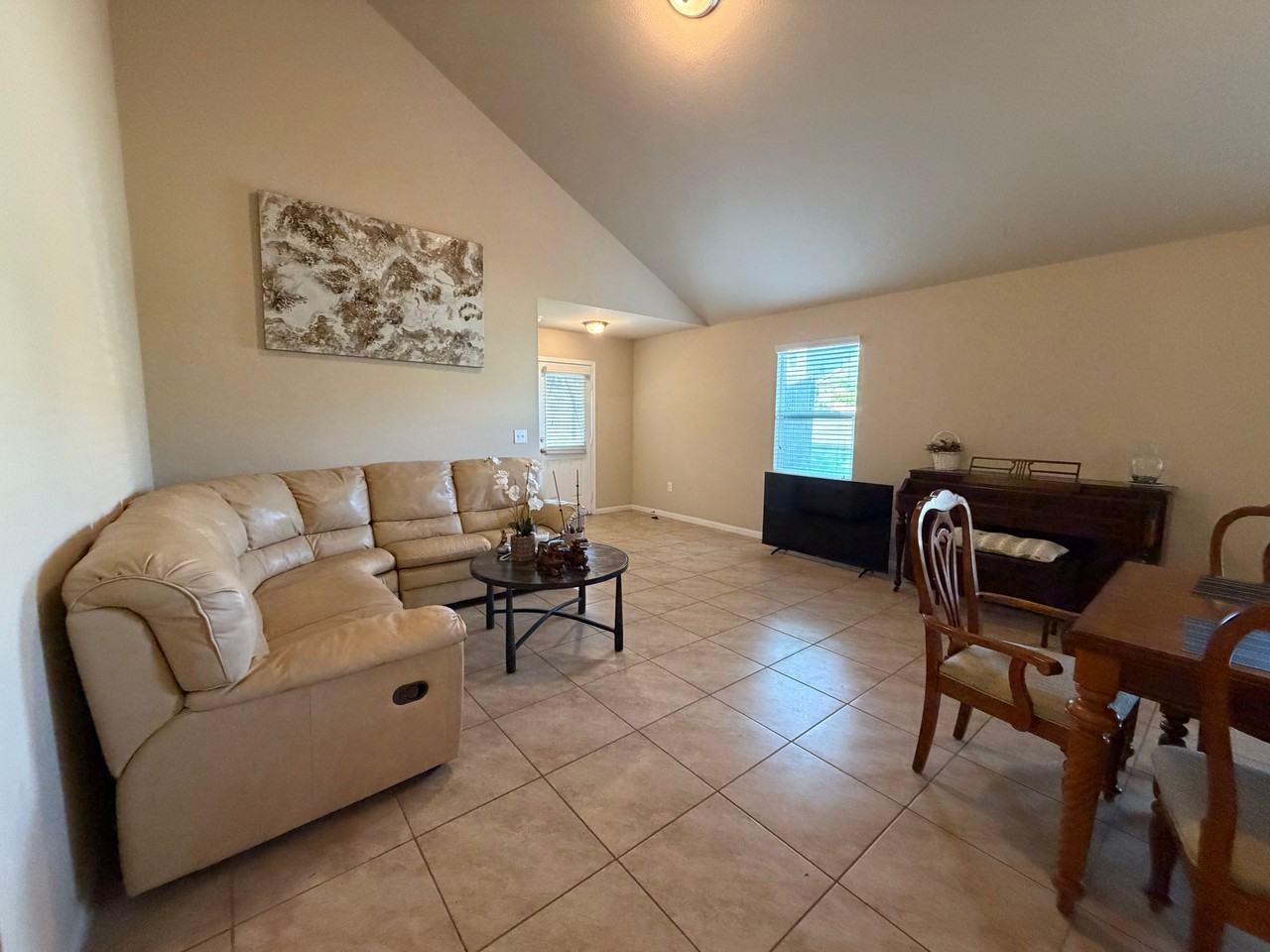 2320 Bettylou Ln - Photo 2 of 31