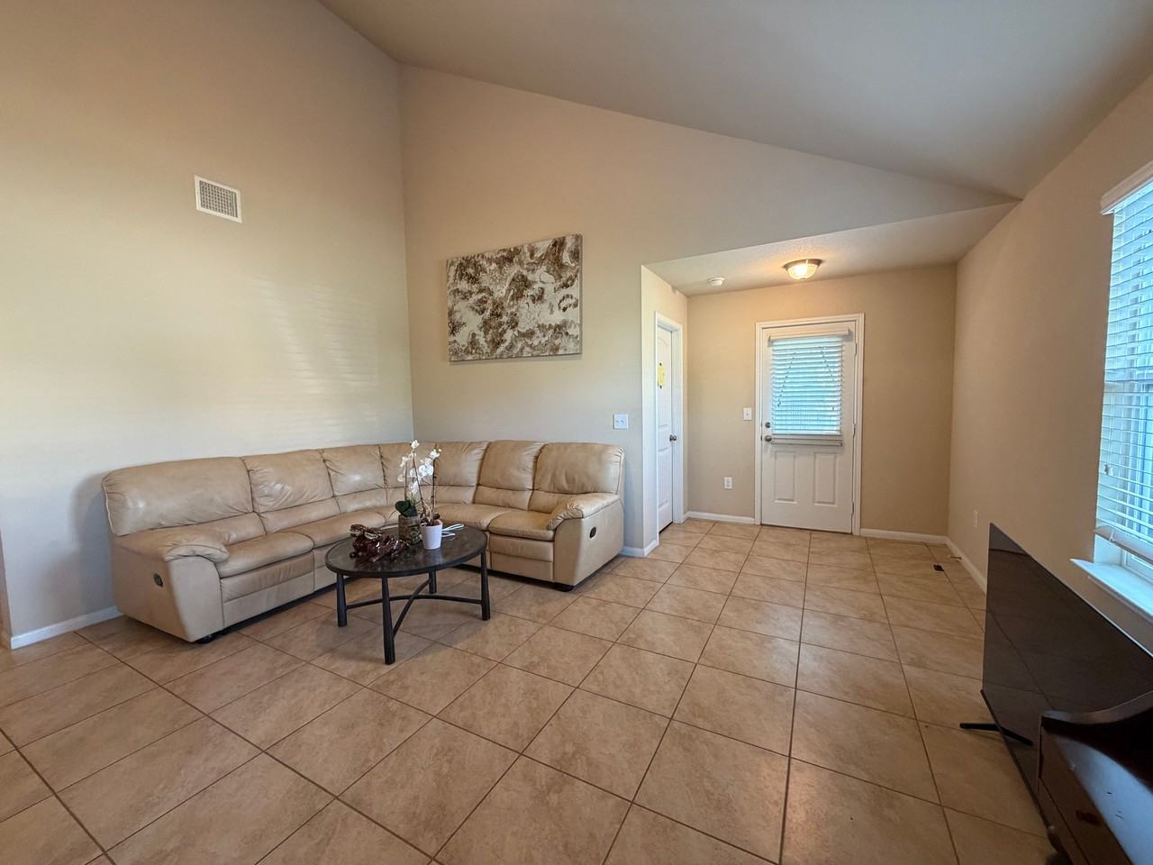 2320 Bettylou Ln - Photo 3 of 31