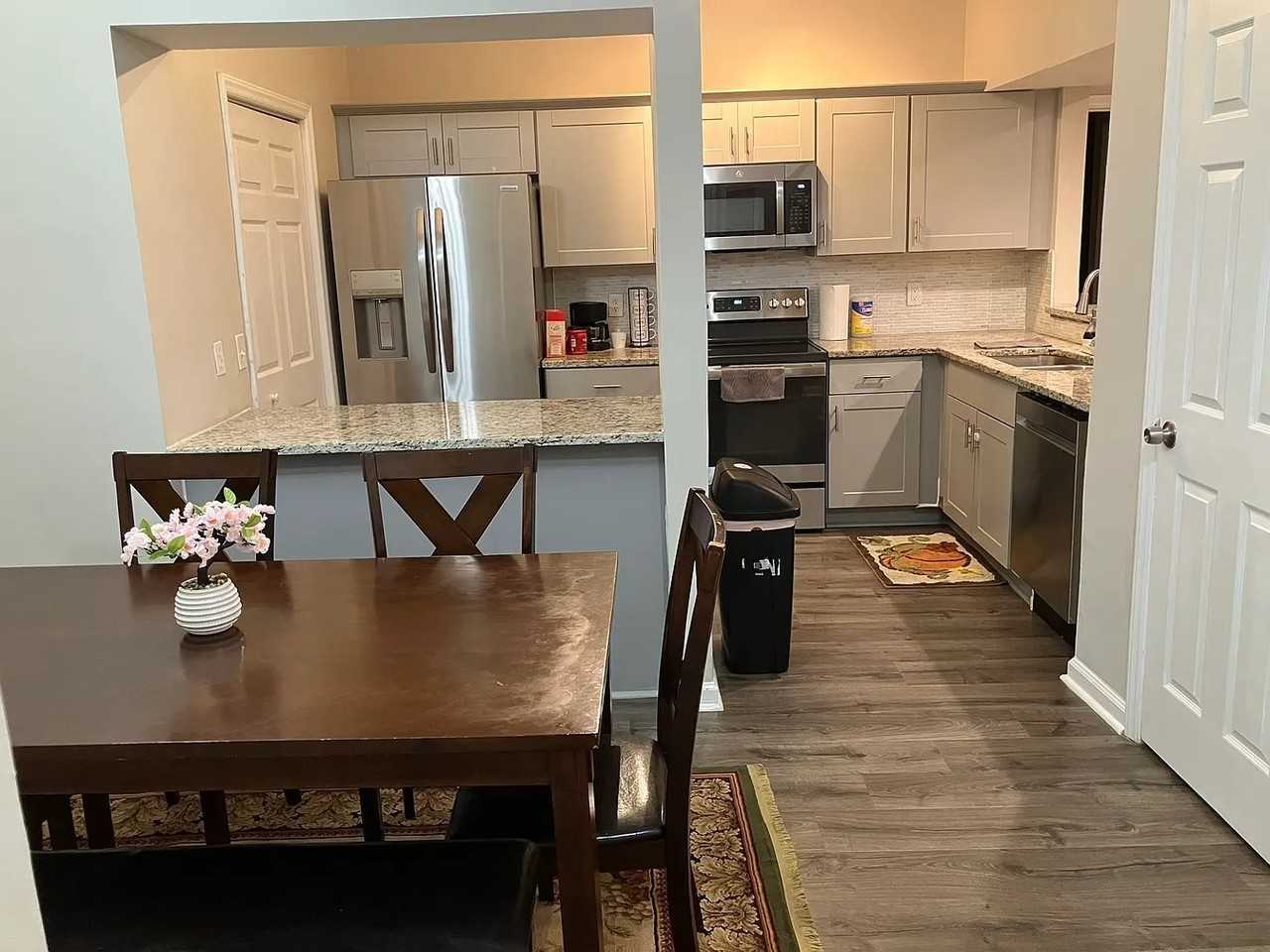 6000 Winterpointe Ln - Photo 3 of 24