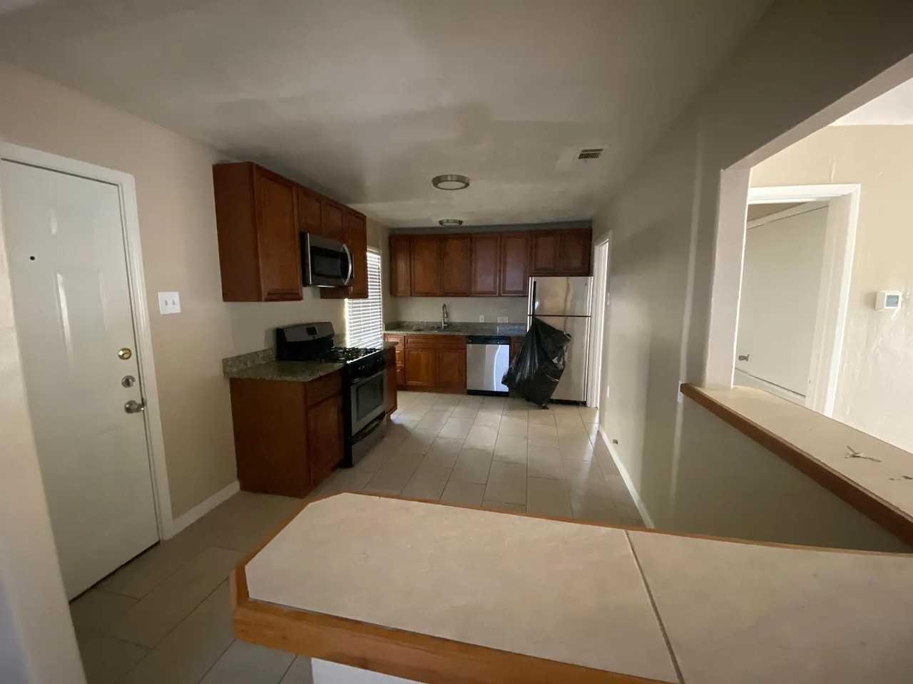 2405 Glengariff Dr - Photo 5 of 15
