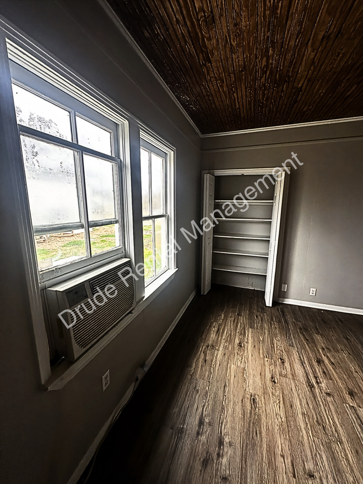408 E Michigan St - Photo 3 of 13