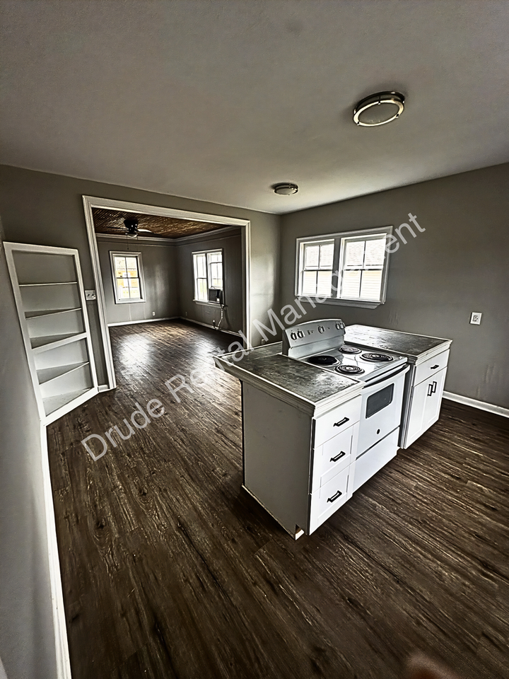 408 E Michigan St - Photo 5 of 13