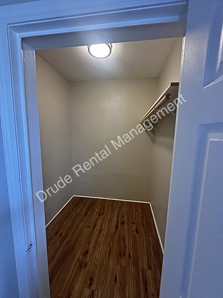 408 E Michigan St - Photo 6 of 13