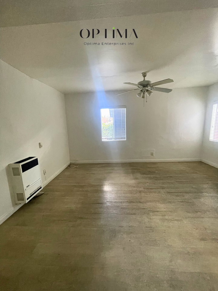 1377 Warren Ave - Photo 2 of 17