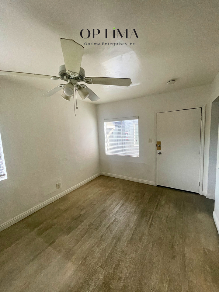 1377 Warren Ave - Photo 5 of 17