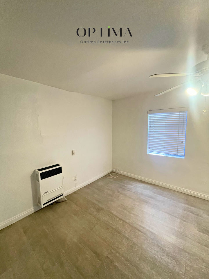 1377 Warren Ave - Photo 7 of 17
