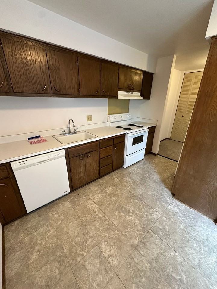 445 W Grand Ave - Photo 3 of 10