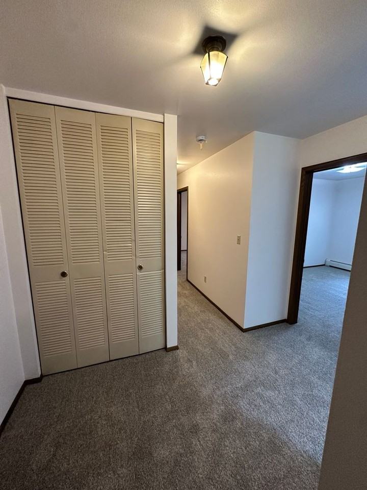 445 W Grand Ave - Photo 5 of 10