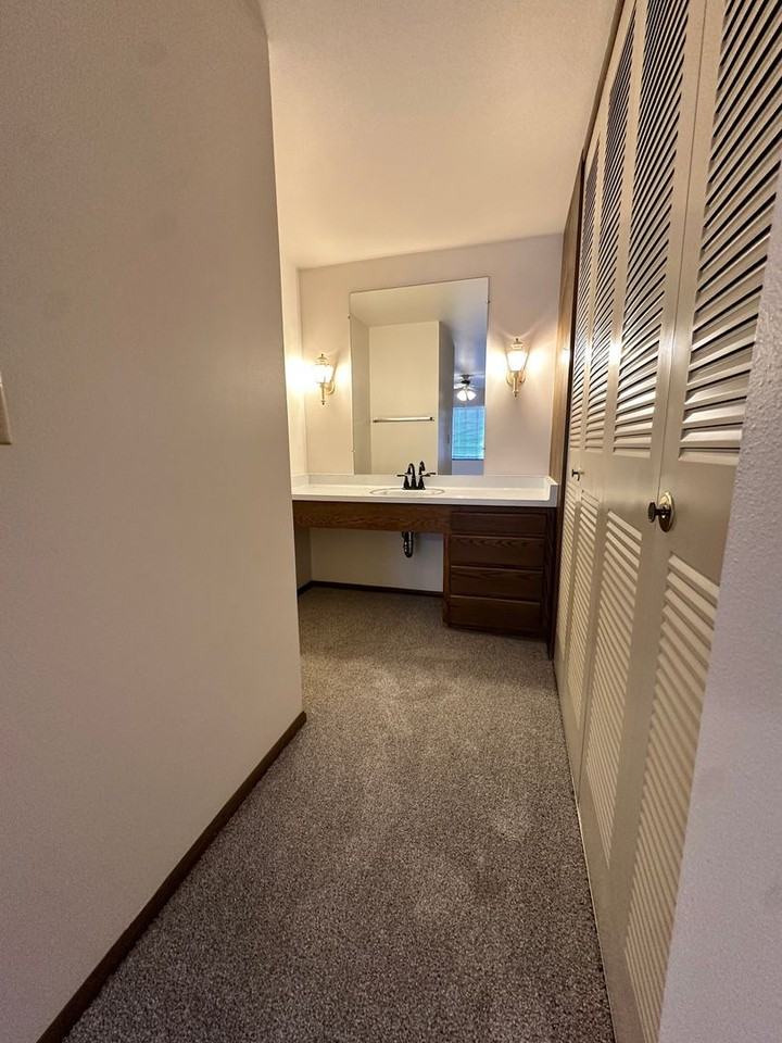 445 W Grand Ave - Photo 7 of 10