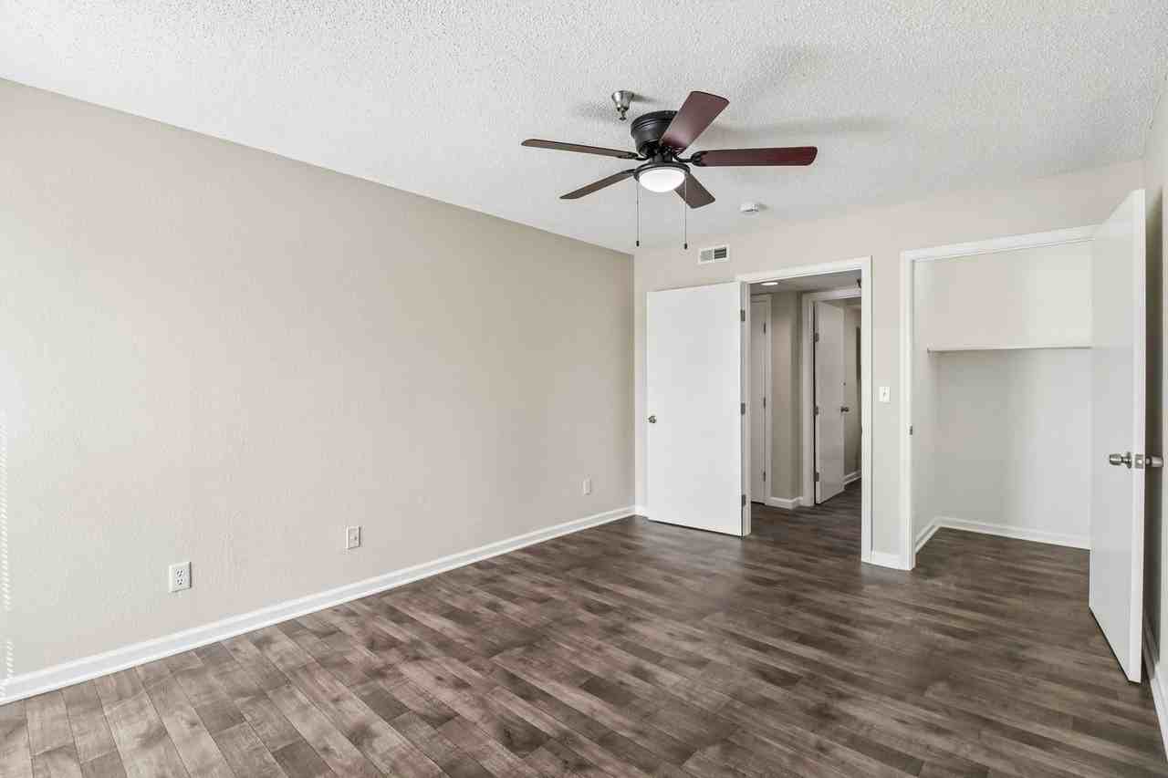 910 NW 79th Ter - Photo 3 of 30