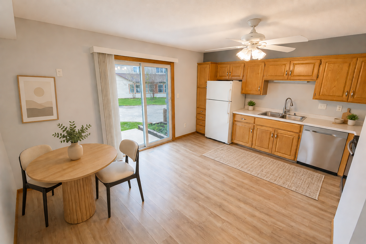 14248 Hemlock Ct N - Photo 3 of 9