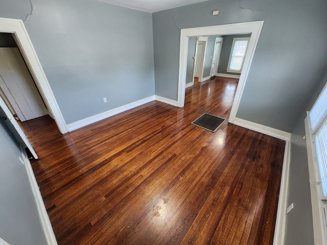 830 E 12th St #1 - Photo 3 of 14