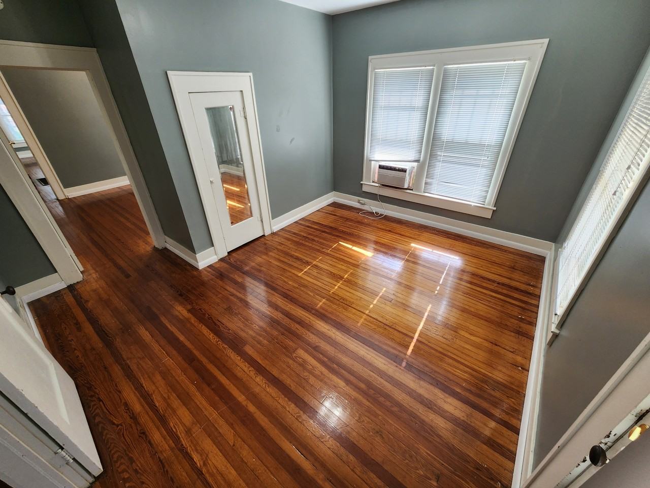 830 E 12th St #1 - Photo 4 of 14