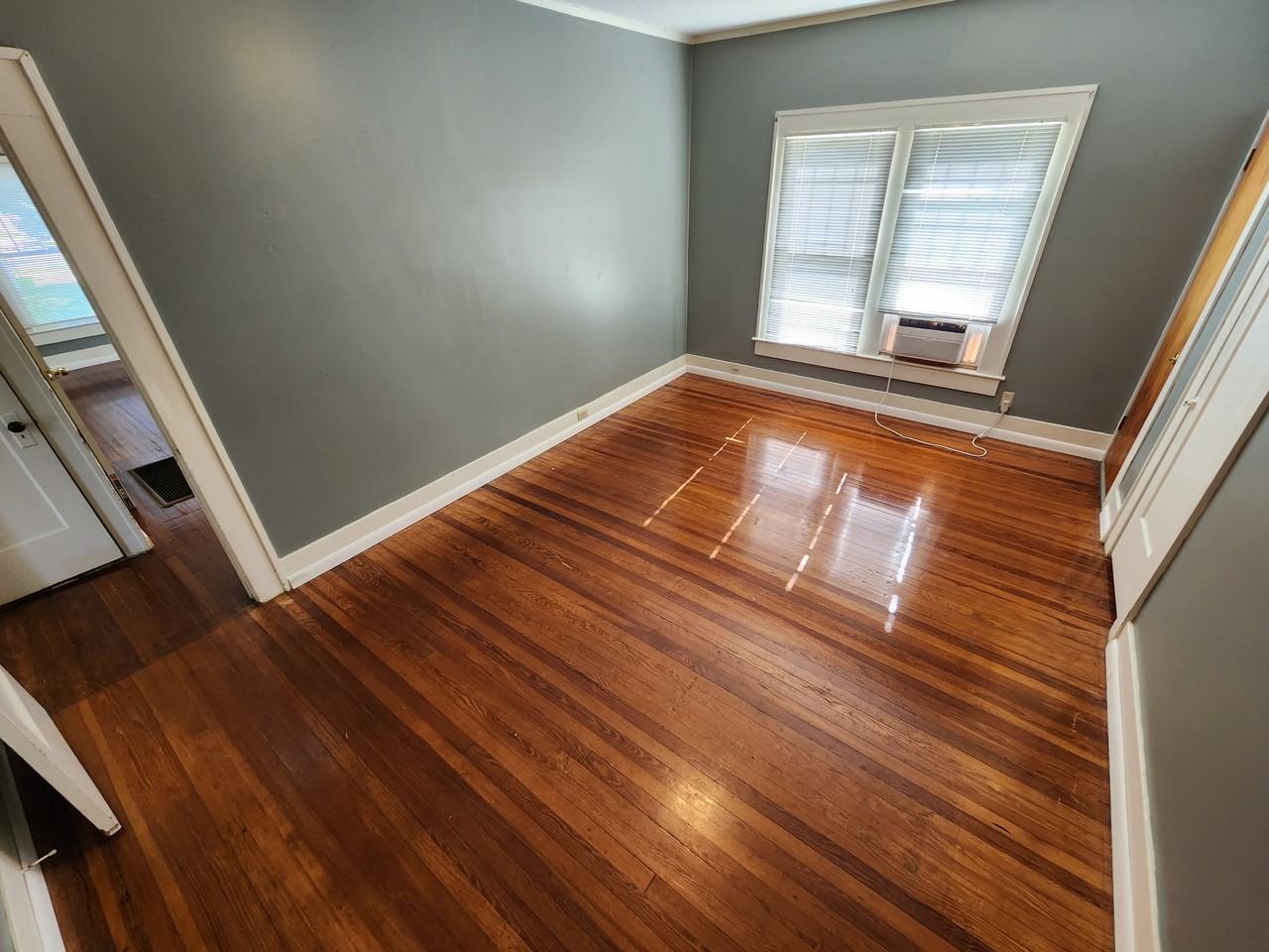 830 E 12th St #1 - Photo 5 of 14