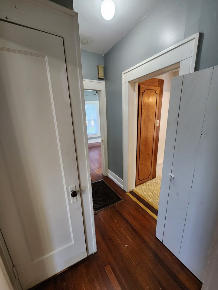 830 E 12th St #1 - Photo 6 of 14