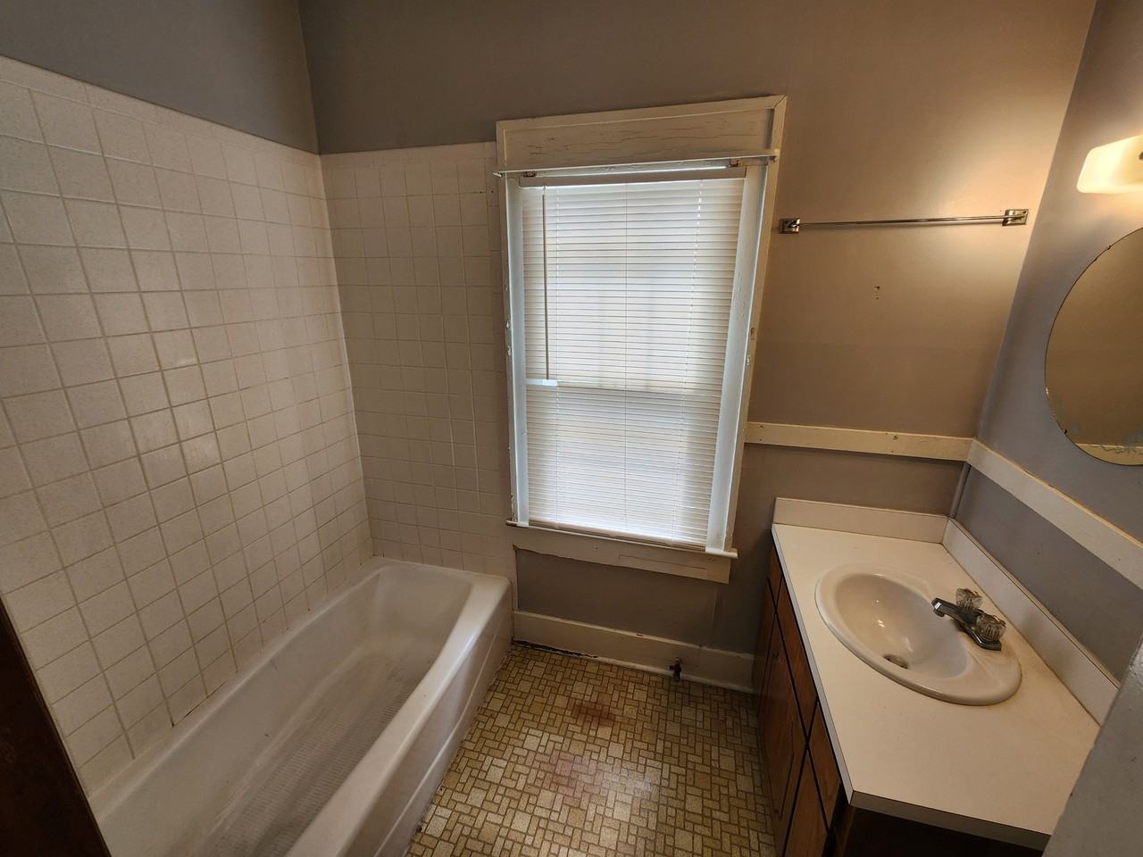 830 E 12th St #1 - Photo 7 of 14