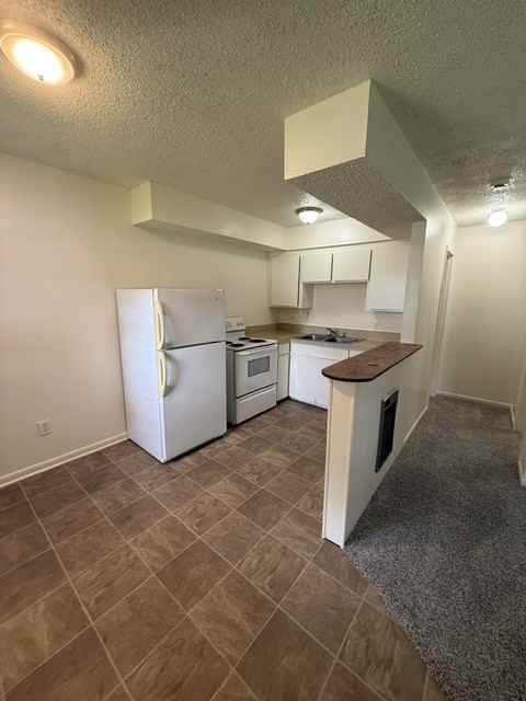 1229 20th St #B - Photo 2 of 9