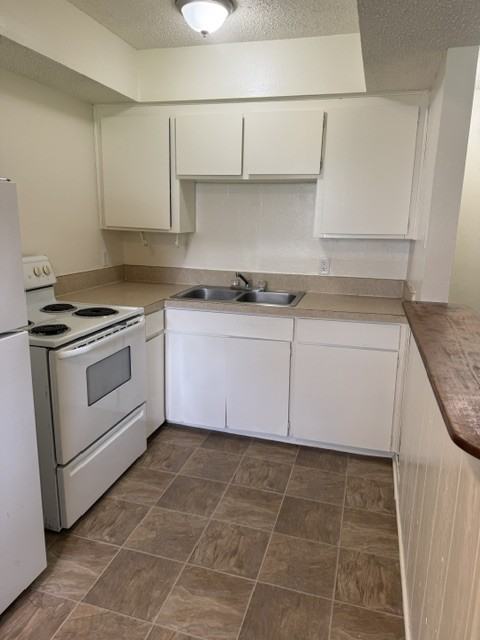 1229 20th St #B - Photo 3 of 9