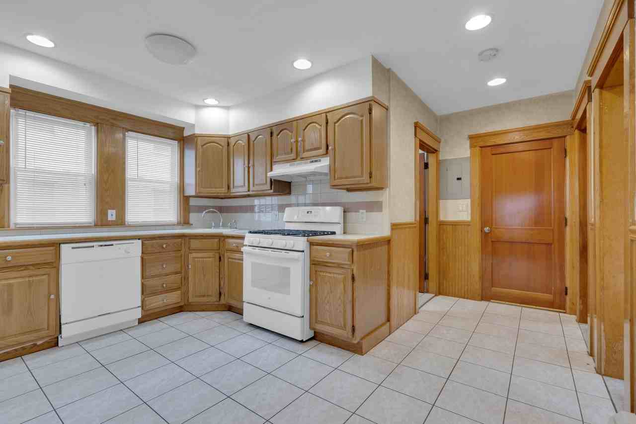 6 Stirling St #1 - Photo 5 of 14