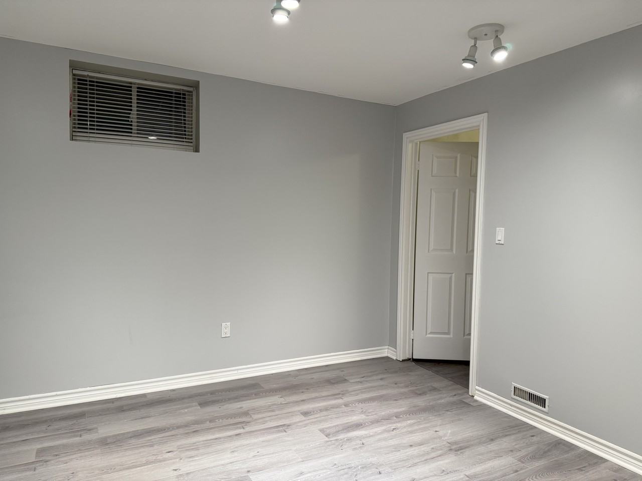 425 Mapleton Avenue - Photo 5 of 6