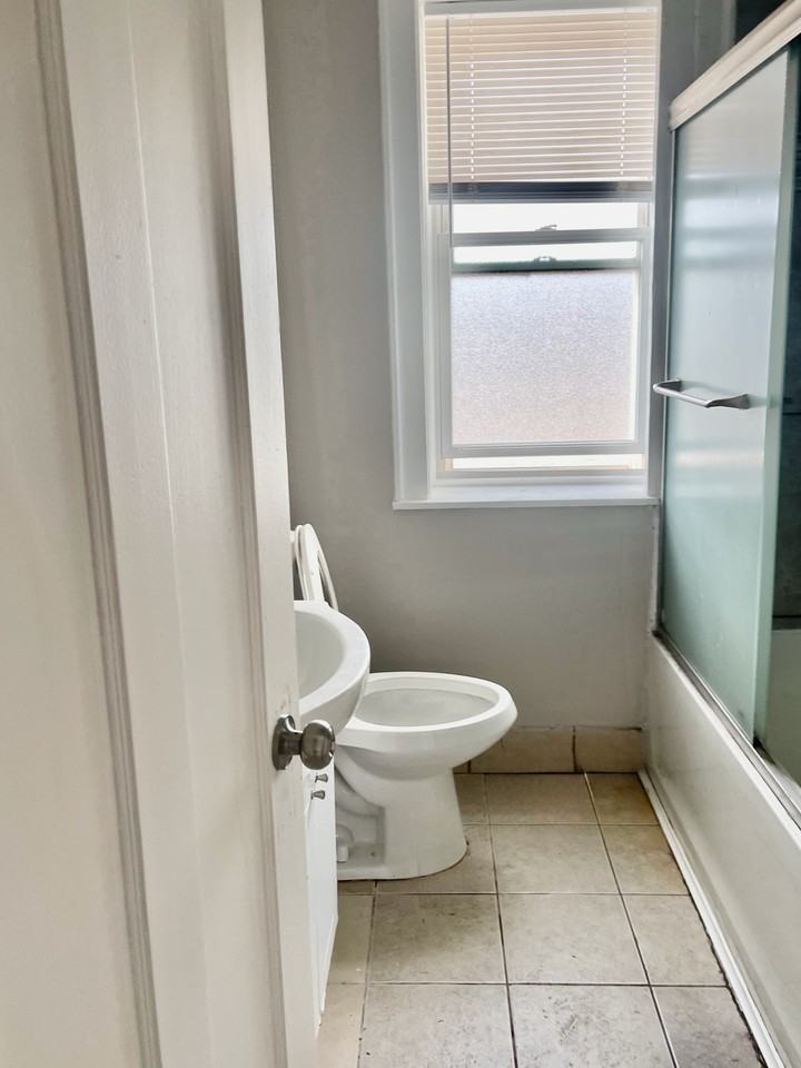 8226 S Marshfield Ave #3 - Photo 5 of 9