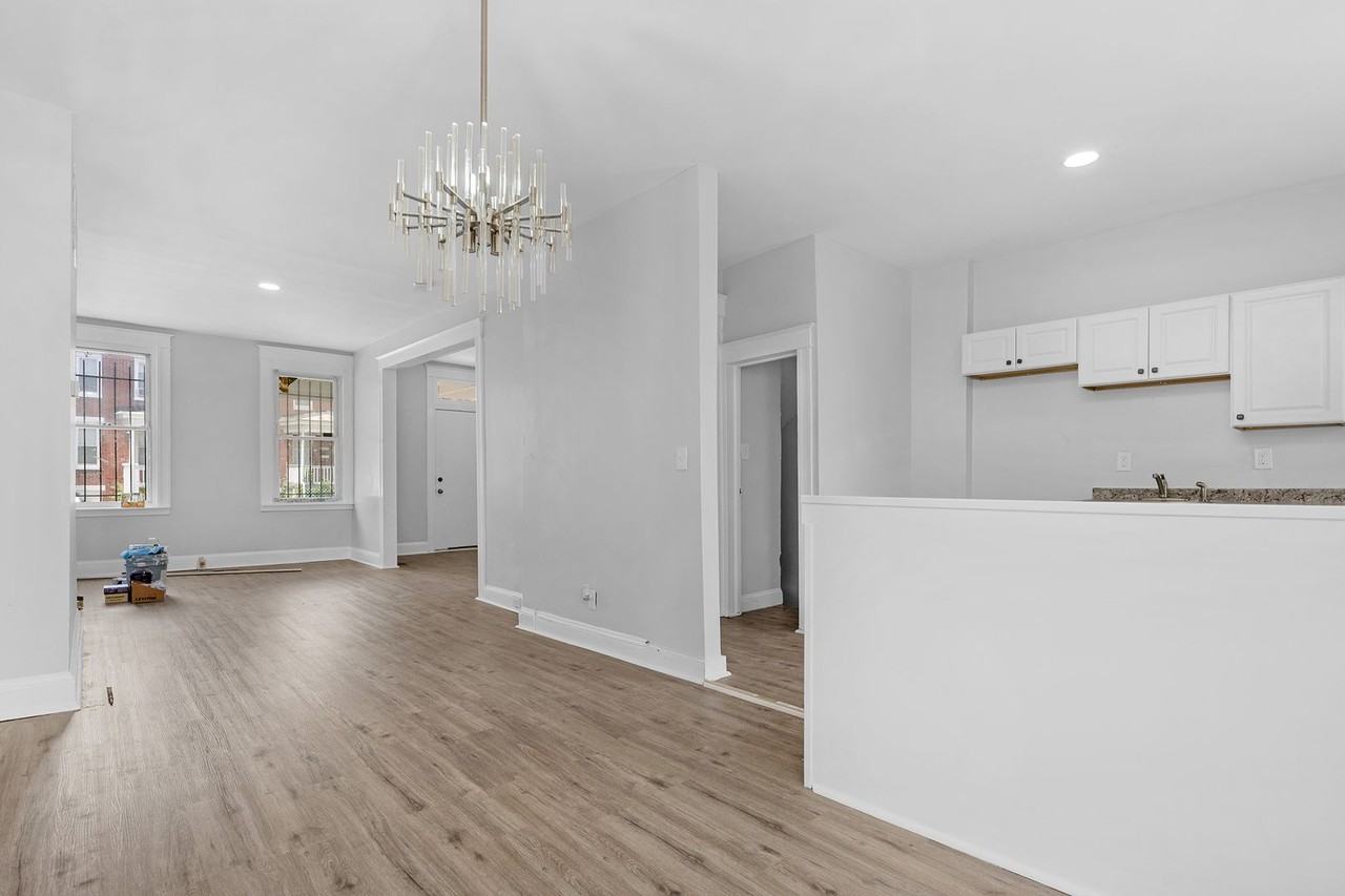 405 N Edgewood St - Photo 2 of 22
