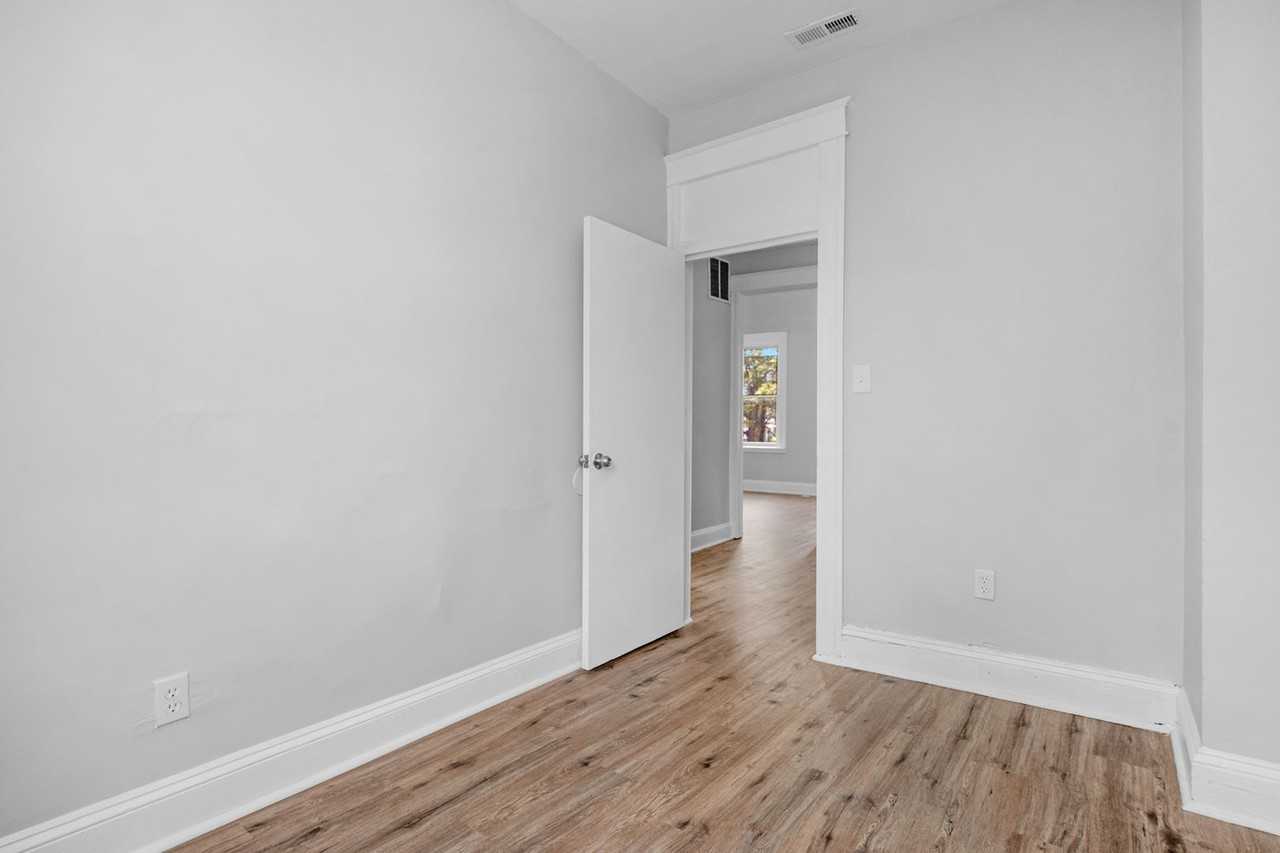 405 N Edgewood St - Photo 7 of 22