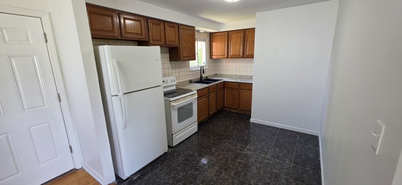 188 Vernon Dr #1 - Photo 4 of 11