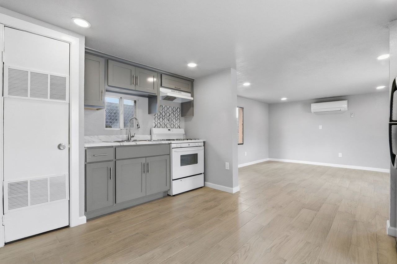 593 Myra St #1 - Photo 5 of 23